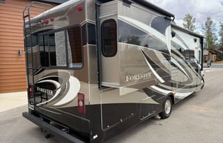 2016 Forester 3011DS/sleeps 8