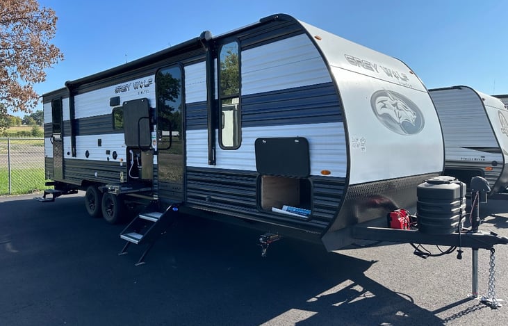 2024 Grey Wolf 26DBH – Sleeps 10 Luxury Glamping Camper