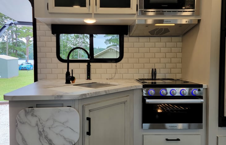 Gas oven with hood vent!