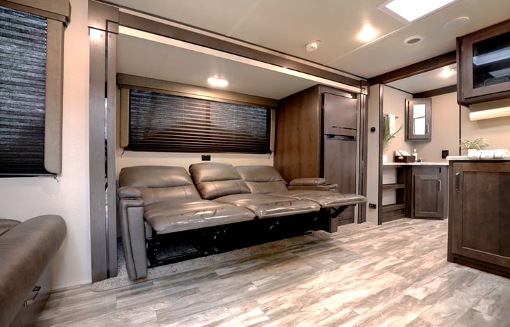 Experience "Gracie" with our 2022 Grand Design Transcend Xplor 265BH located near Table Rock Lake near Branson Missouri and Lake Of The Ozarks. Thank you from us at Stone Mountain RV & Camper Rentals!