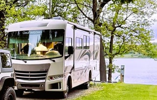 "Right Size" Class A. Sleeps 7 & Easy to Drive