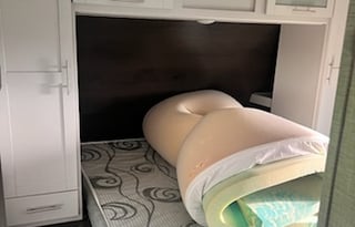 2021 Keystone Bullet 330BHS TT Sleeps 9