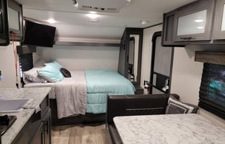 ★FULL size BUNKS★Sleeps 6★Exit 407