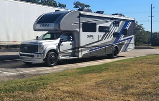 The Phoenix, 2026 Thor Motor Coach Omni TRAIL R36