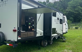 The Sunny Rig | DELIVERY/SET UP | Outdoor Kitchen
