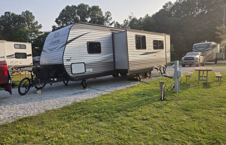 Slide Out  into some fresh air and fun with this top notch Travel Trailer.