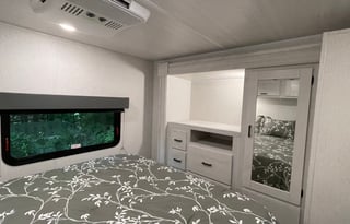 2022 EAST TO WEST Entrada 3100FB