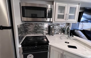 Rick and Cindy's 2023 Fleetwood Flair 32N