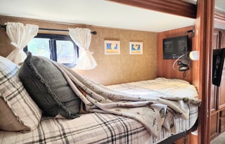 Renovated! "Lucky" the Leprechaun *Sleeps 10*