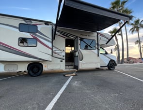 Thor Motor Coach Four Winds 30D Bunkhouse