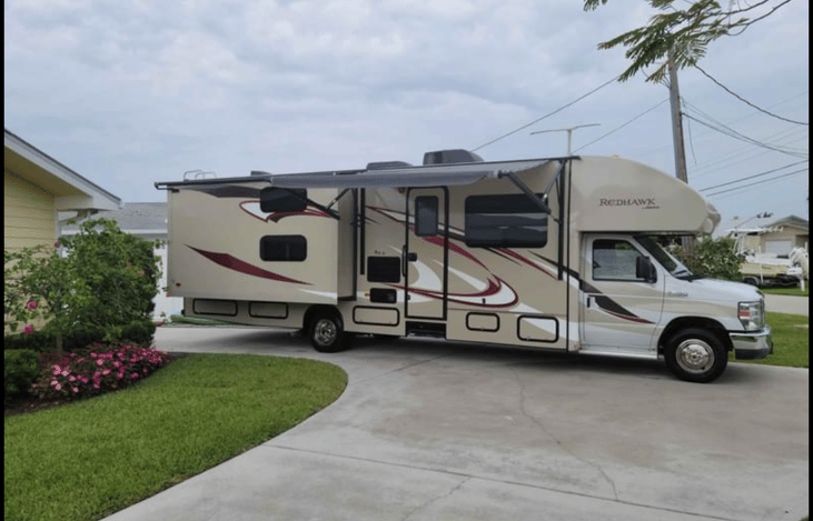 32.0 Redhawk 31XL Class C Motor Home | RVshare