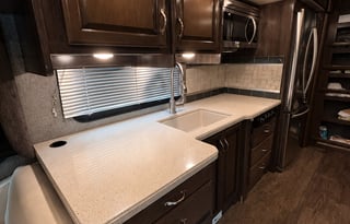 Easy-to-Drive Fleetwood Bounder Luxury Class A