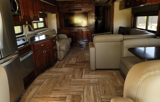 Fleetwood Discovery LXE 40'