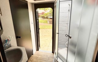 Luxury Black Label RV Sleeps 9 - Outdoor Kitchen