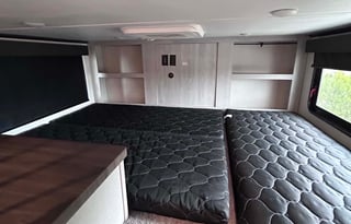 5th Wheel Montana High Country - Two Full Bath