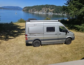 Winnebago Revel 44E