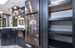 Cousin Kyle The Handsome 32ft Easy Tow Glamper