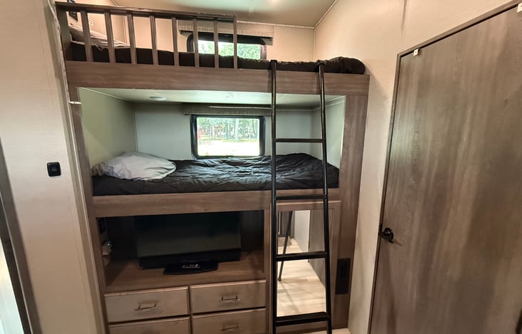 Bunkhouse w/mini dresser and closet. Smart tv