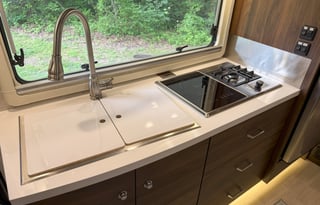 Cozy up with a View - Sprinter V6 Diesel