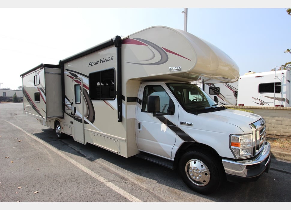 Class C Motor Home rentals in SACRAMENTO