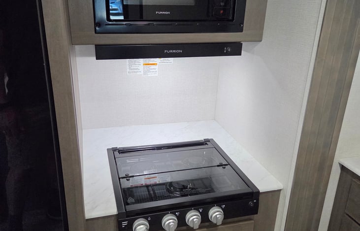 3 burner propane powerered cooktop