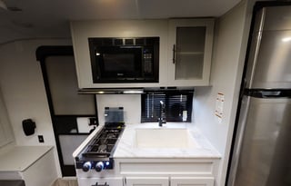 ZINGG'S TRAVEL TRAILER - RENT WITH EASE!