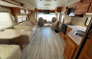 34' Class A RV 3 Slides with Wifi!