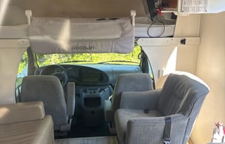 Newly Renovated RV - Minnie - Adventure Machine