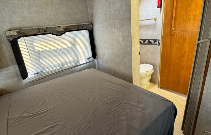 Extra privacy by bathroom door closes towards main cabin