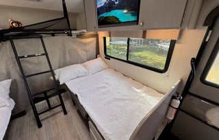 2026 31ft Coachmen 29KB - Sleeps 8