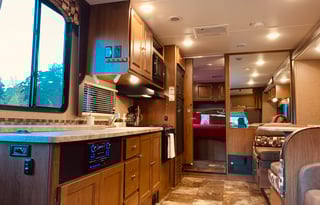 Lucy - Luxury RV for Your Stay in Camp Sherman