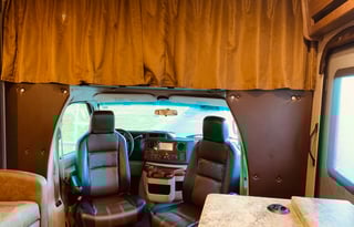 Lucy - Luxury RV for Your Stay in Camp Sherman