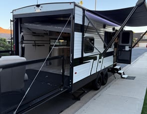 Grand Design Momentum MAV 22MAV