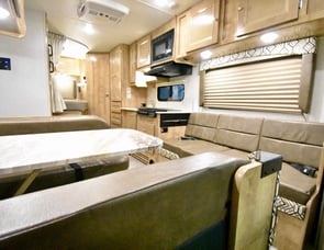 Coachmen RV Leprechaun 230RB Ford 350