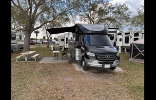 2023 Renegade Vienna 25VRML, Mercedes 3500 Chassis