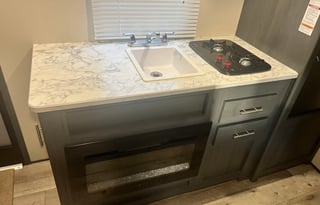 Clean Camper, pet friendly and delivery available!