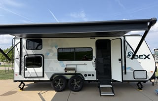 Luxury Family Camper | Sleeps 5 with Bunkhouse!