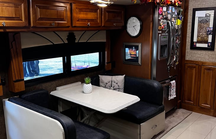 The 36GH features a dinette sleeper for additional sleeping space and a full residential refrigerator with an ice machine for added convenience.