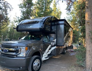 Thor Motor Coach Omni XG32