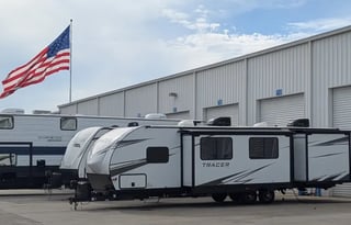 Bunk House/pet & festival friendly sleeps 9