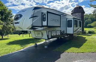 2021 Artic Wolf 3770 Suite-Condo on Wheels