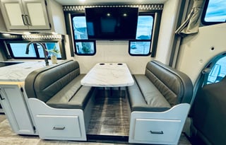 Fully Stocked, Sleeps 8, Super Clean & Comfy!