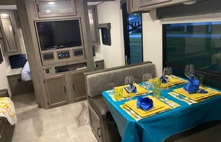 2021 30ft Coachmen Apex Lite Trailer