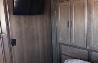 2021 Thor Palazzo 33.5 Diesel Pusher w/ Bunk Beds