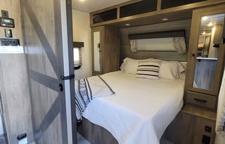 "LEWIS & CLARK"  Sleeps 8 - 1BR + Bunks