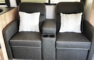 2021 Coachmen Leprechaun 319MB RV