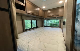 2022 Thor Motor Coach Chateau 22E