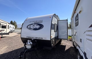 2025 Wolf Pup 17JW • Sleeps 6 • Easy Tow