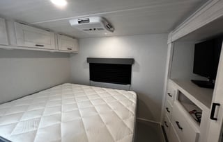 2022 EAST TO WEST Entrada 3100FB