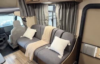 (#6) 30’ Adventure RV– Sleeps 8|Generator|Festival